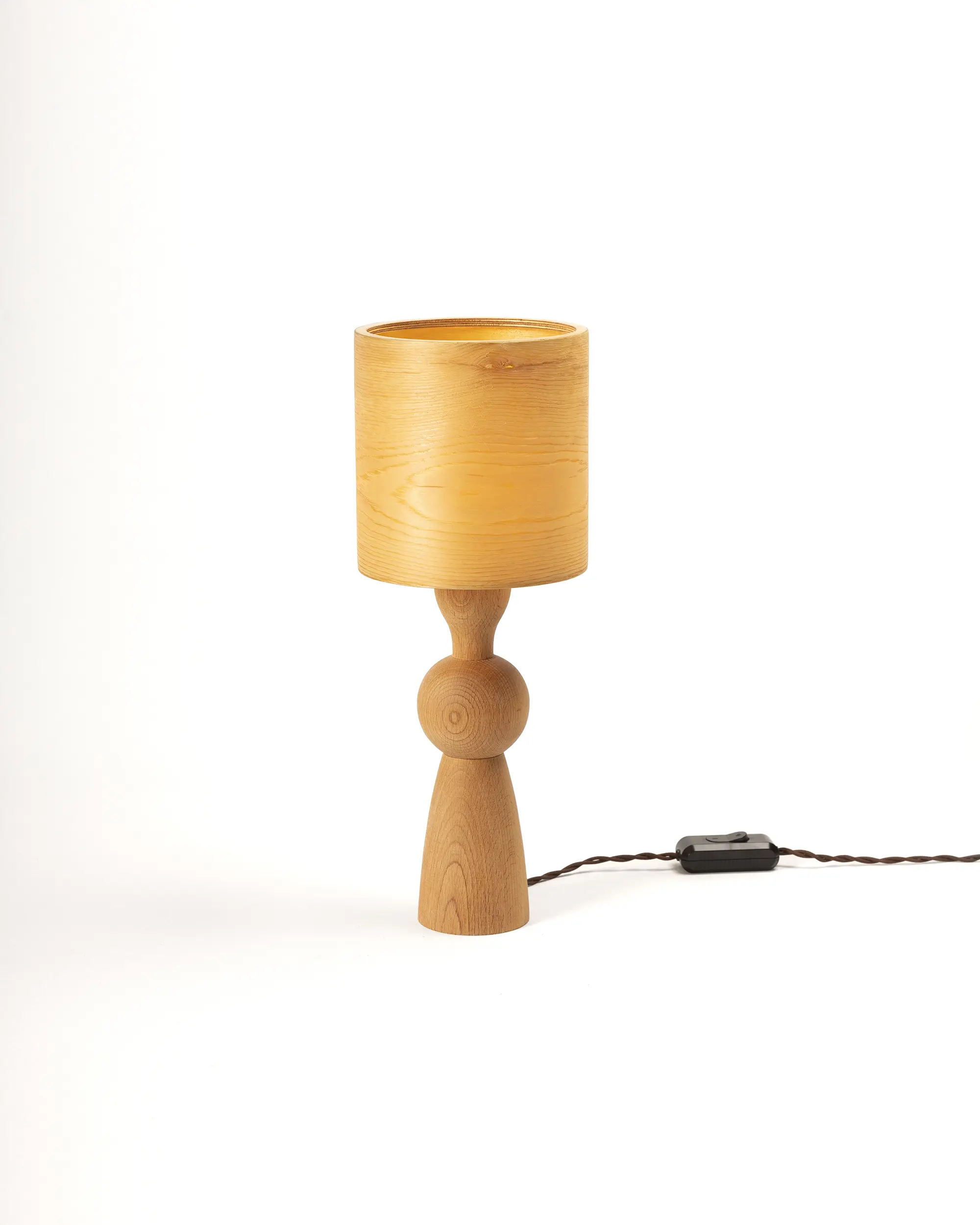 TAKKA Cam 40 cm ahşap masa lambası sönük ürün görünümü